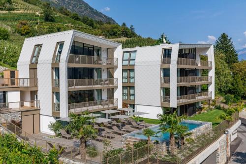 an aerial view of a building with a swimming pool at Marchegg Apartments in Naturno
