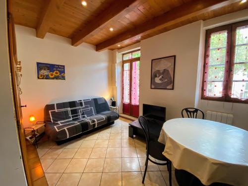 O zonă de relaxare la Appartement 4 pers plein centre ville, wifi, balcon