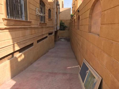 Ein Balkon oder eine Terrasse in der Unterkunft Garage/basement for rent in new cairo
