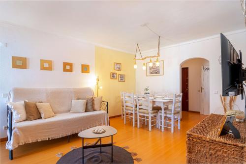 a living room with a couch and a dining room at Downtown & Beach in Albufeira