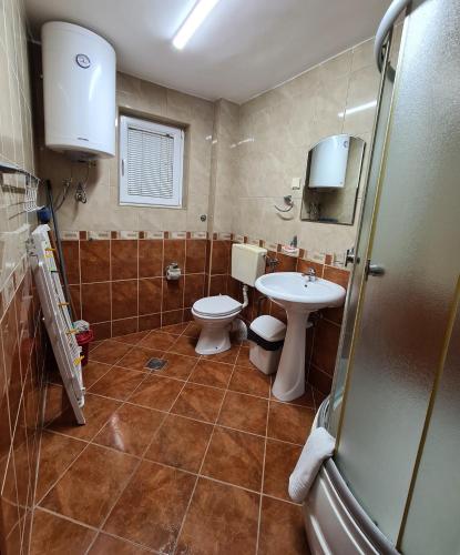 a bathroom with a toilet and a sink at Apartmani Matković in Sutomore