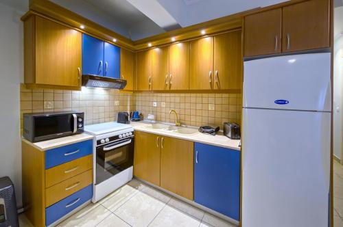 Кухня или мини-кухня в SeaSight Living Apartment

