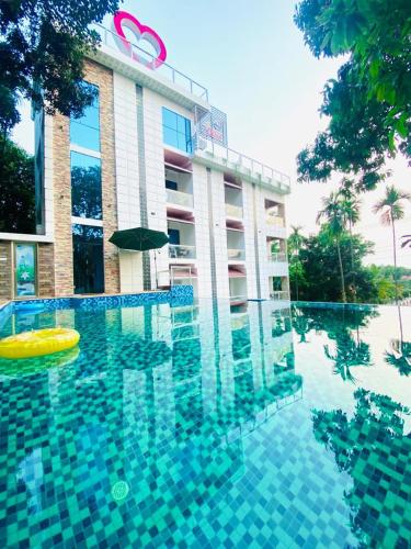 Басейн в Beach Queen Resort або поблизу