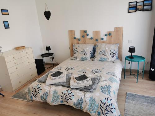 a bedroom with a bed with a wooden headboard at Au Kaycedra in Calais