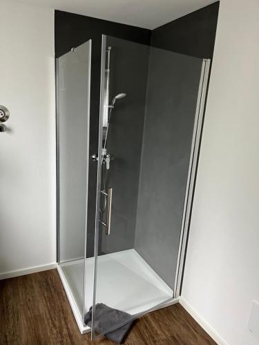 Ένα μπάνιο στο Ferienwohnung Bibertal