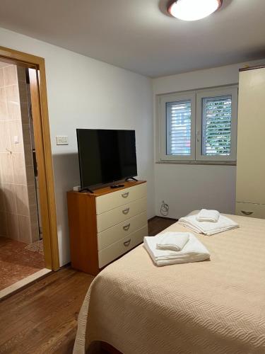 Spacious Apartment with 2 Bathrooms, Near Beach and Center