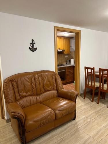 Spacious Apartment with 2 Bathrooms, Near Beach and Center