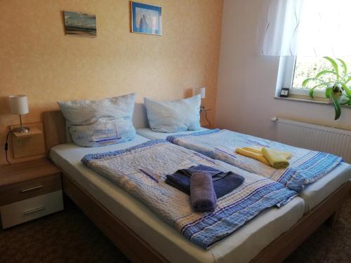 a bed with two towels and a robe on it at Fewo Rügen Böttger in Poseritz