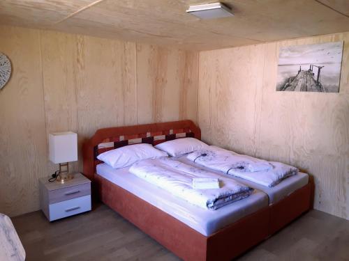 Postel nebo postele na pokoji v ubytování Vagón Lesná