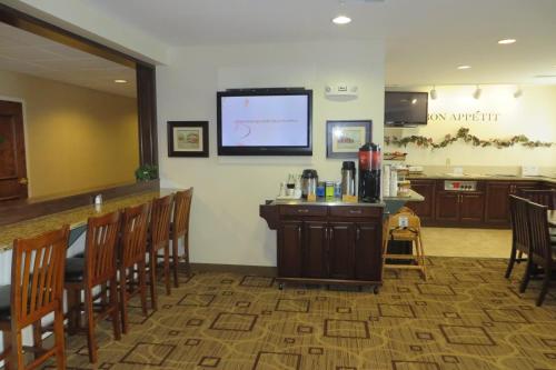 Μια τηλεόραση ή/και κέντρο ψυχαγωγίας στο Hawthorn Extended Stay by Wyndham Seville