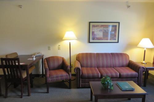 Χώρος καθιστικού στο Hawthorn Extended Stay by Wyndham Seville