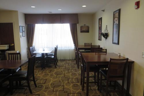 Χώρος καθιστικού στο Hawthorn Extended Stay by Wyndham Seville
