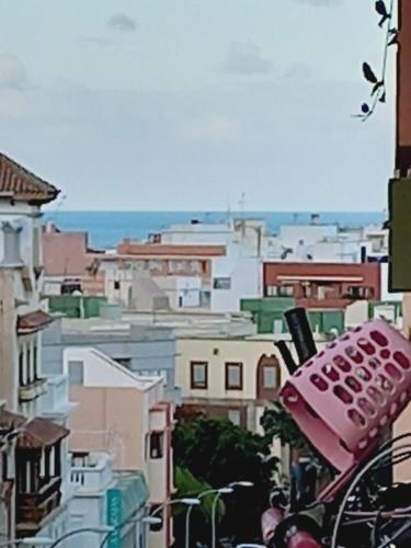 a pink object sitting on top of a city at habitación en el centro in Santa Cruz de Tenerife