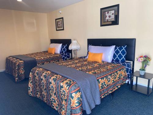 Ένα ή περισσότερα κρεβάτια σε δωμάτιο στο Western Motel
