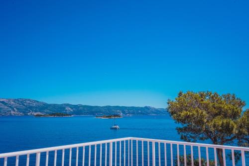 Sea View Apartment Zure