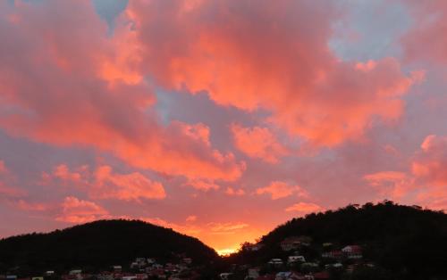a sunset with pink clouds in the sky at TERRE DE BAS :L'île merveilleuse in Terre-de-Bas