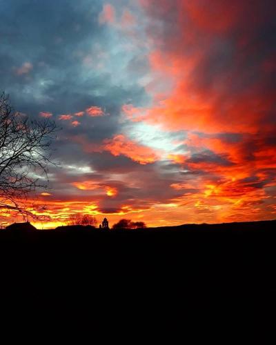a sunset in a field with the sky at Miradoralaribera Chalet rural in Alcoba de la Ribera