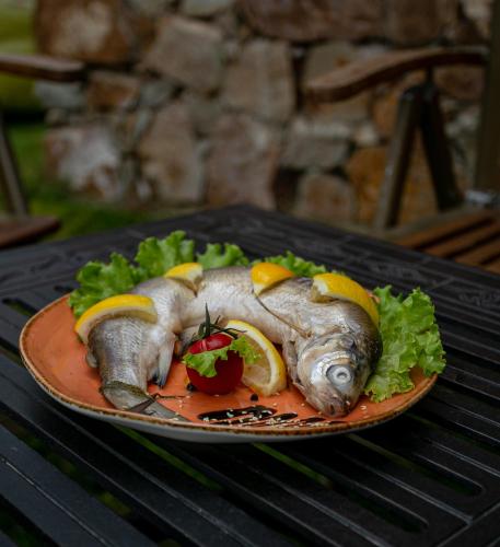 ホテルの敷地内または近くでの食事または食べ物