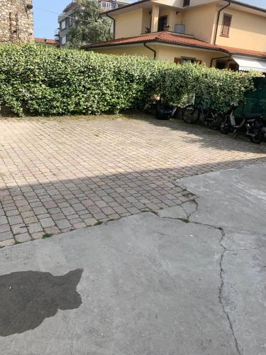 a brick driveway in front of a house at Le Zitelle di San Pio 2 in Massa
