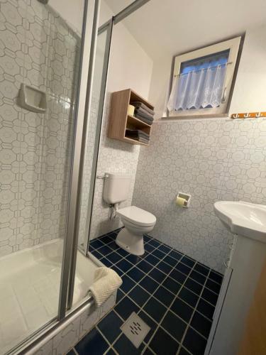 Ein Badezimmer in der Unterkunft App. Eichenheim