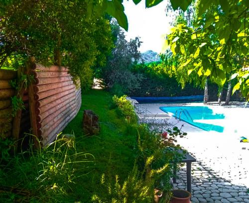 a backyard with a swimming pool and a garden at Katia Loreti in Capodacqua di Foligno