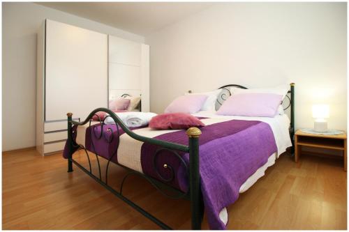 Postel nebo postele na pokoji v ubytování Mir Apartments