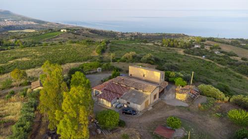 an aerial view of a house in a field at Il Prato degli Ulivi in Rocca Imperiale