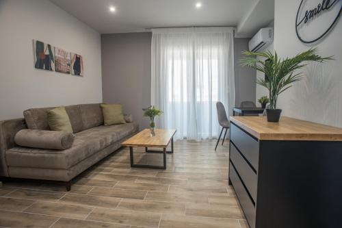 Ruang duduk di Raise Averof Serviced Apartments