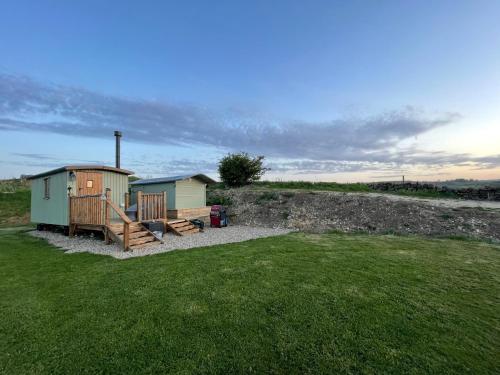 Oakley View Shepherds Hut with hot tub photo 28