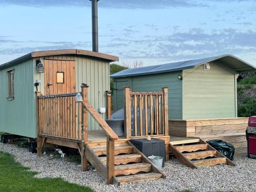 Oakley View Shepherds Hut with hot tub photo 31