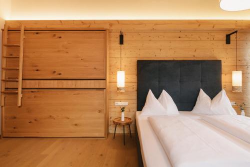 a bedroom with a bed with a black headboard at Chalet Village by Apart4you in Ramsau am Dachstein