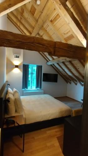 a bedroom with a large bed and a window at Hotel Kronacker in Tienen