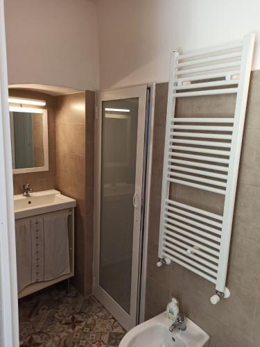 A bathroom at vistafaro55