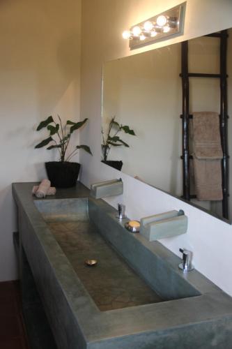 a bathroom with a sink and a mirror at El Respiro Ecolodge in Granada