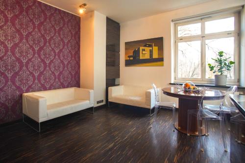 a living room with a table and a dining room at Apartament Powiśle in Warsaw