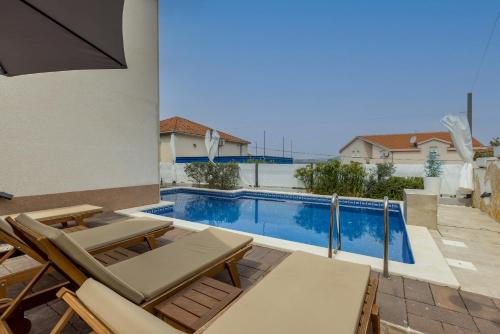 Villa Ines with Pool by the beach