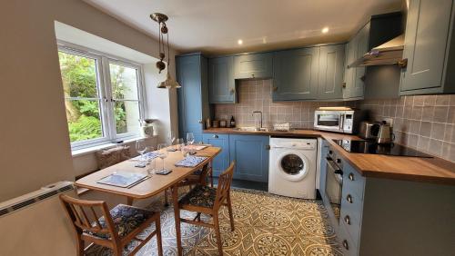 Gallery image of Cosy terraced Cornish cottage near the sea in Penzance