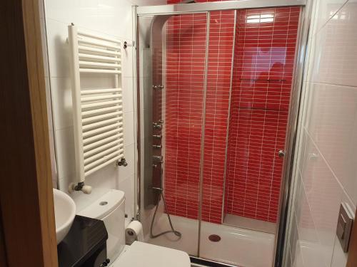 A bathroom at Coco Pardal, Pontevedra