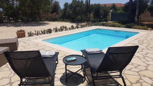 Bazén v ubytování Ponderosa Kefalonia nebo v jeho okolí