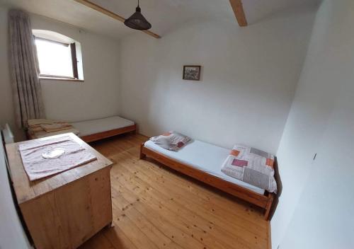 Giường trong phòng chung tại Apartmán U Kaštanu