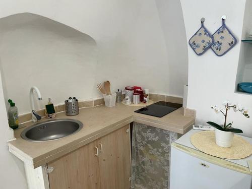 A kitchen or kitchenette at Maison Anthea