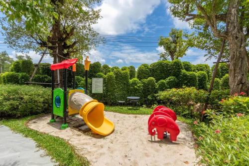 Kawasan permainan kanak-kanak di Title Naiyang residence Excellent location with pool view