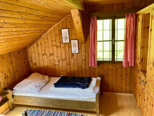 Tempat tidur dalam kamar di Berghütte Hochhalt