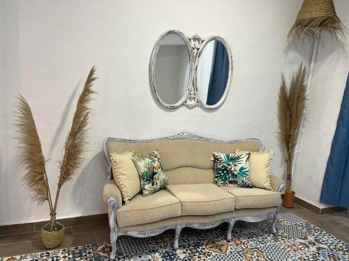 a room with a couch with pillows and a mirror at Alzira bonita Loft C junto plaza mayor, Les Muralles in Alzira