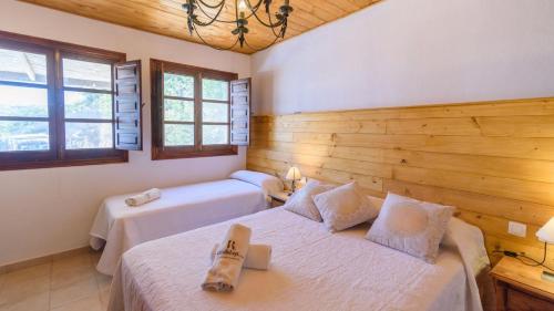 A bed or beds in a room at Casa La Yedra Algarrobo by Ruralidays