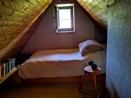 מיטה או מיטות בחדר ב-Ferienhaus Moselgrün
