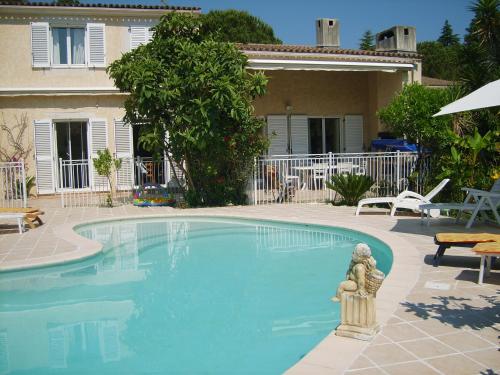 VILLA avec piscine WIFI parking (Villeneuve Loubet)