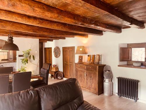 a living room with a couch and a table at Casa Valle Duplex de montaña in Panticosa