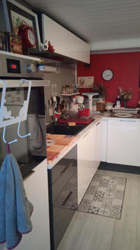 Kuchyňa alebo kuchynka v ubytovaní Chambre d'hôtes