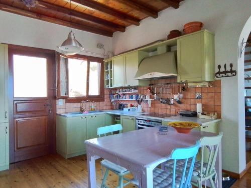 Köök või kööginurk majutusasutuses Cycladic House